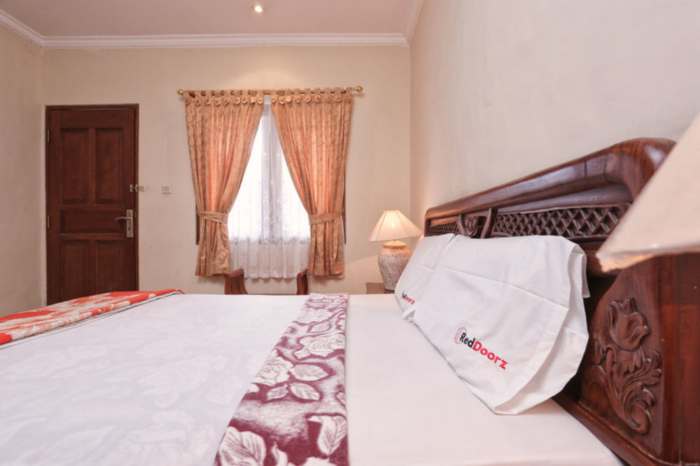 Reddoorz @ Legian Street Hotel Kuta  Exterior photo